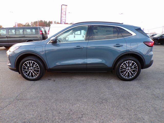 New 2026 Ford Escape SE w/ Class II Trailer Tow Package FWD image 2