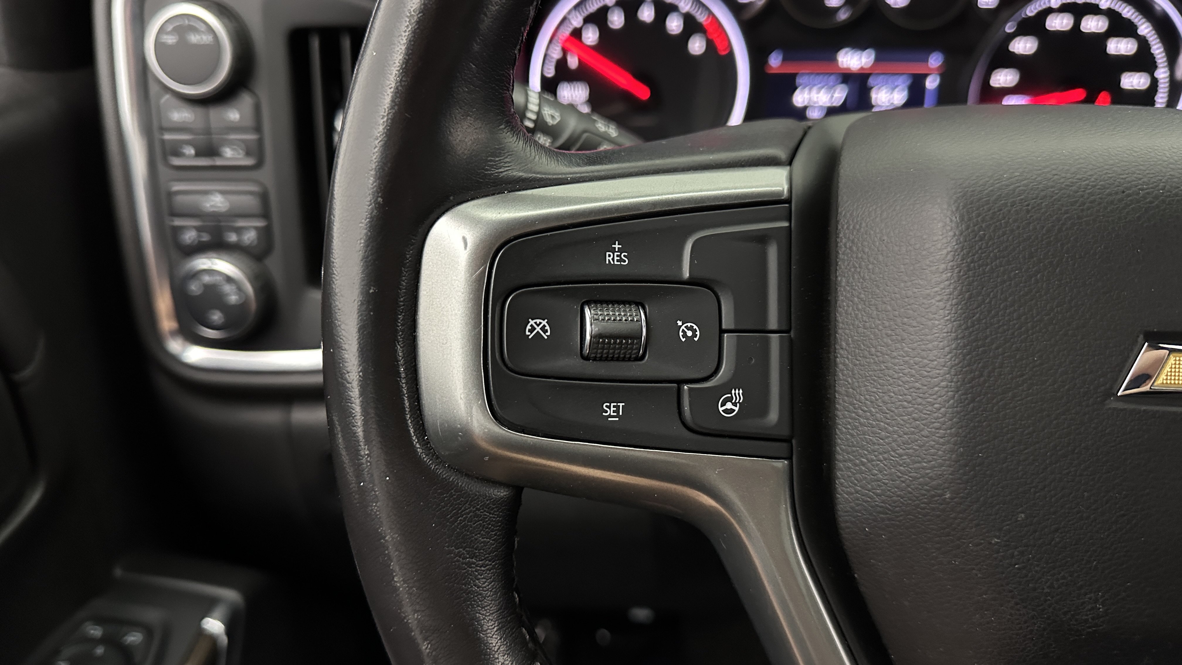Used 2022 Chevrolet Silverado 1500 LT AWD/4WD image 17