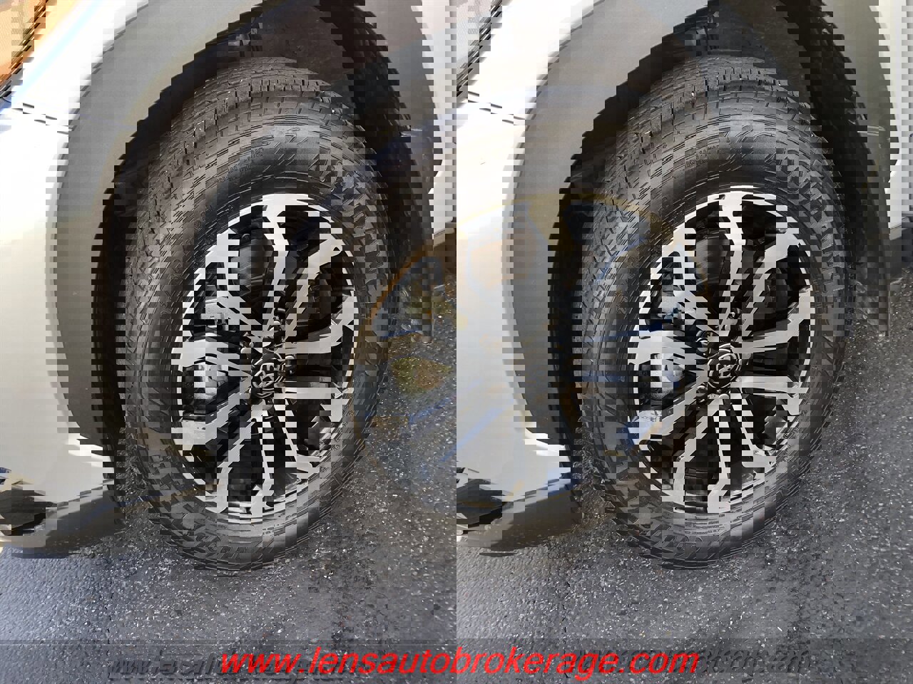 Used 2023 Toyota Corolla Cross AWD Hybrid image 25