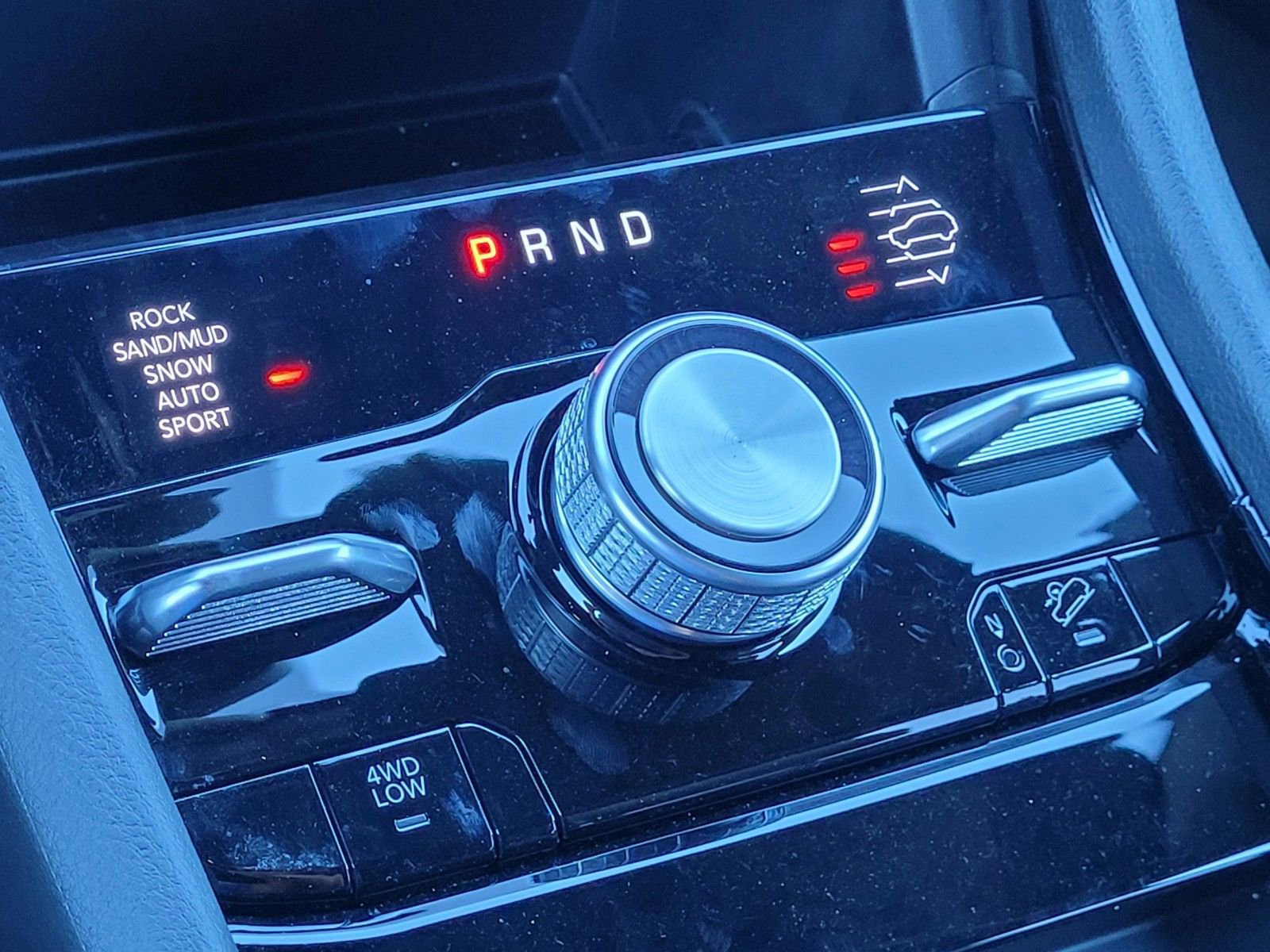 New 2024 Jeep Grand Cherokee L Overland w/ Trailer Tow Package image 13