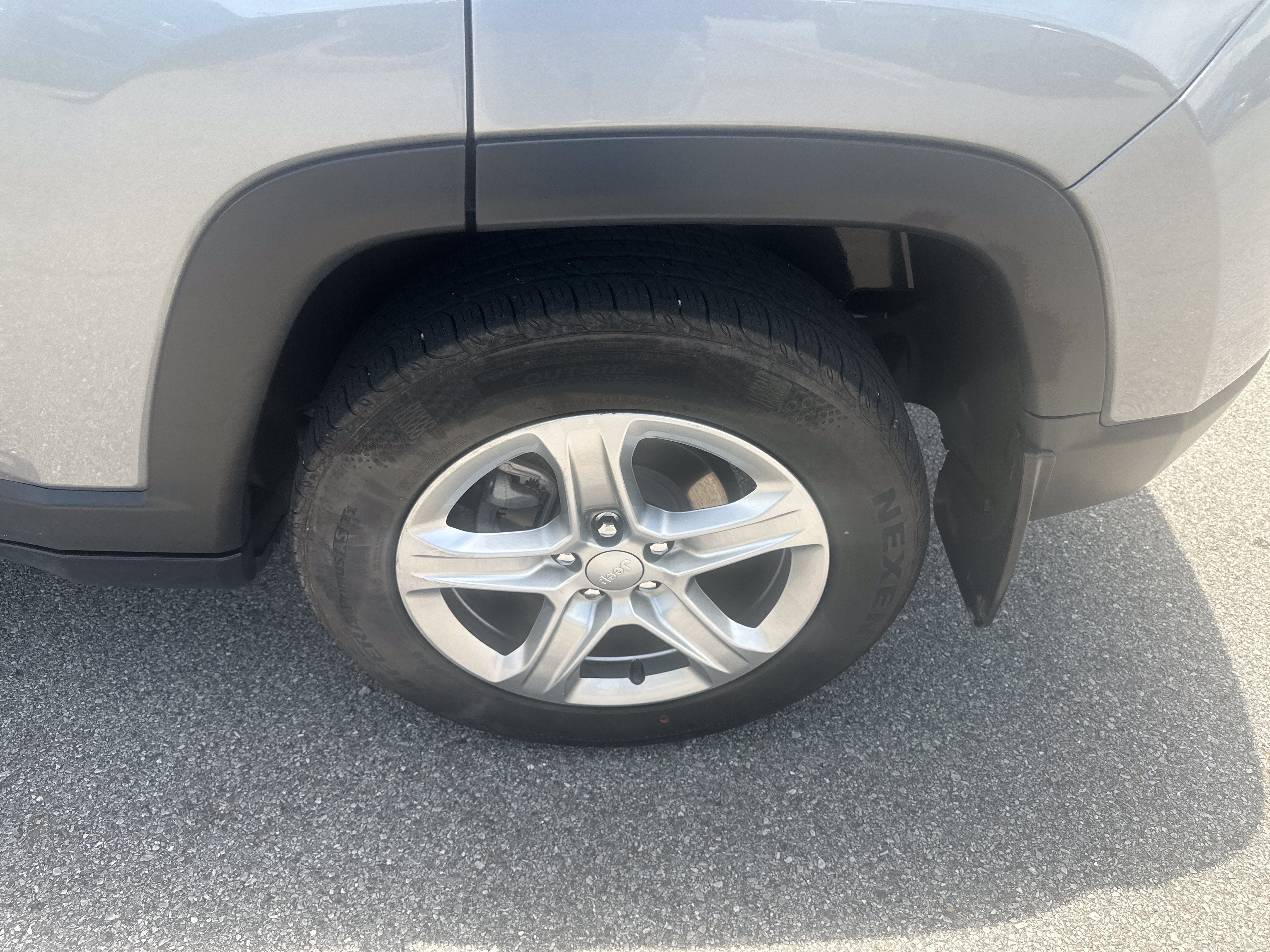 Used 2023 Jeep Compass Sport AWD/4WD image 19
