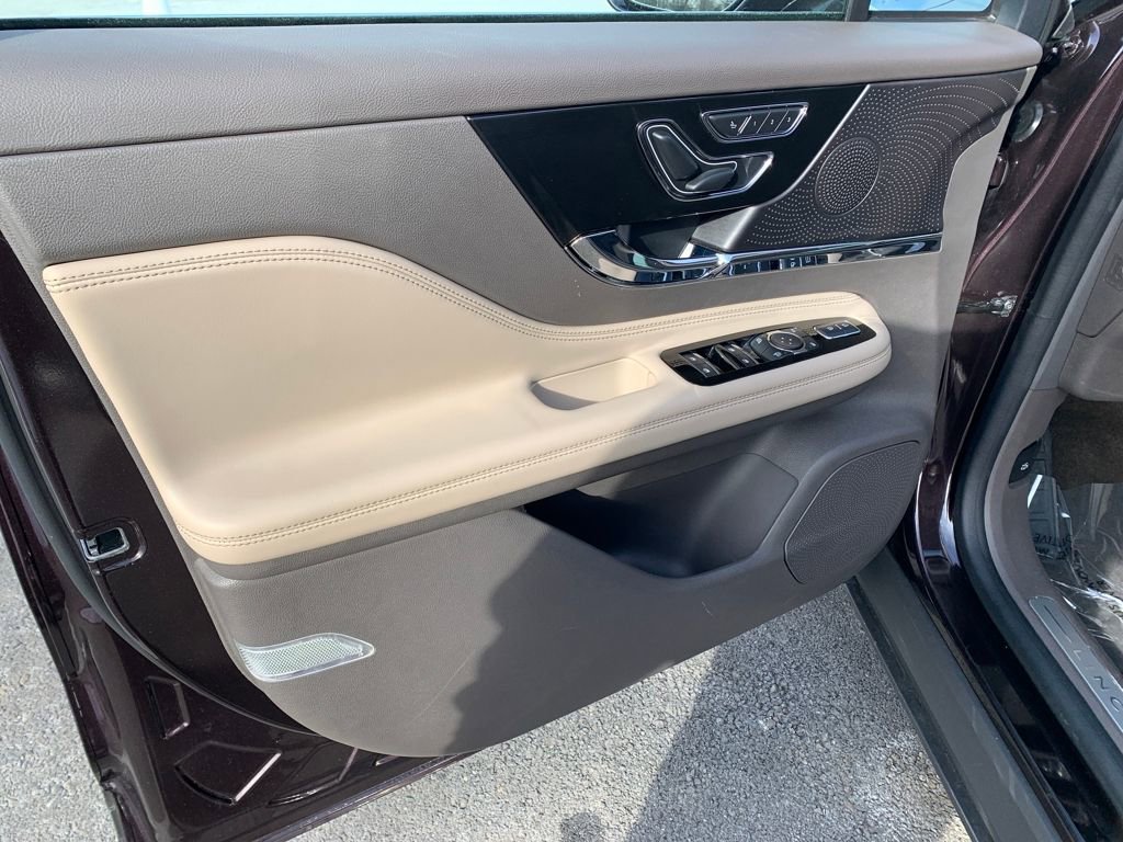 Certified 2023 Lincoln Corsair Reserve w/ Equipment Group 201A image 11