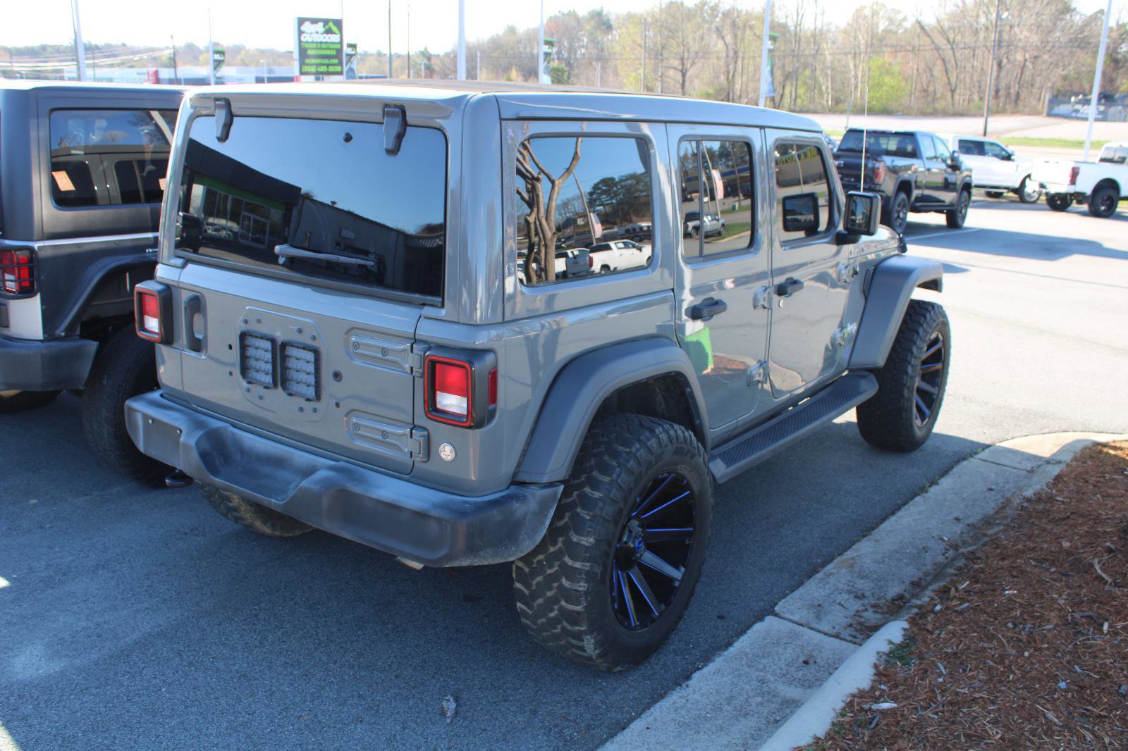 Used 2020 Jeep Wrangler Unlimited Sport S w/ Sun And Sound Package image 6