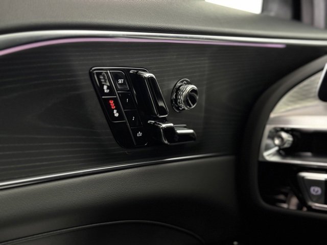 New 2025 Cadillac Lyriq Luxury image 30