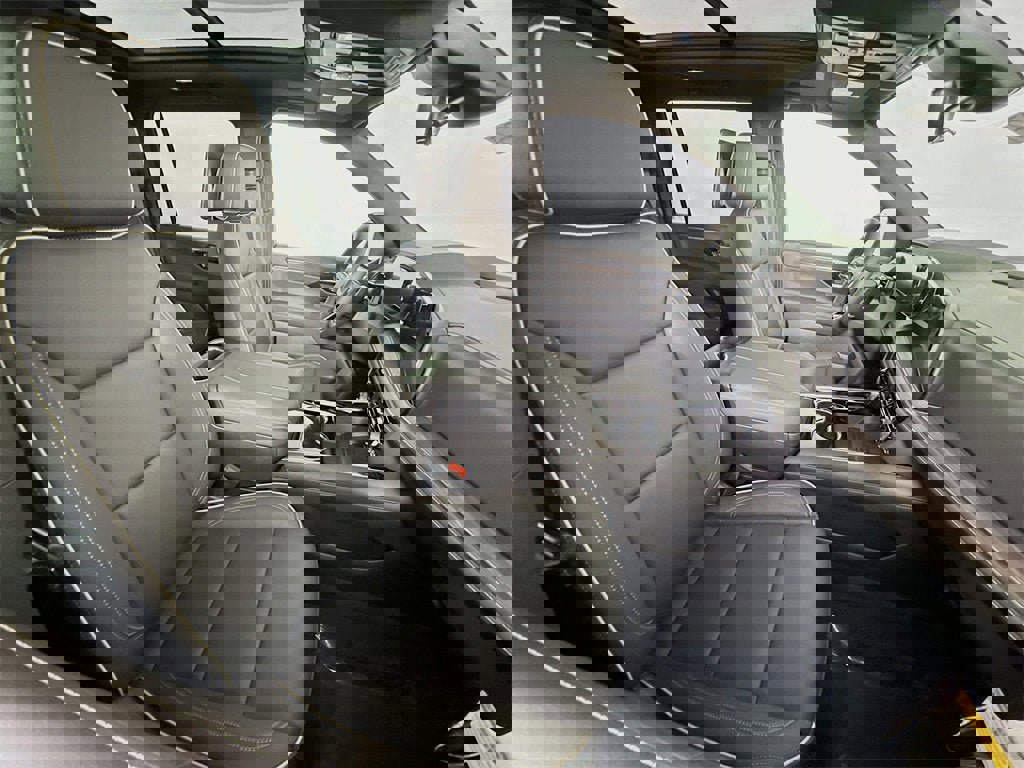 New 2025 Chevrolet Suburban Premier image 25