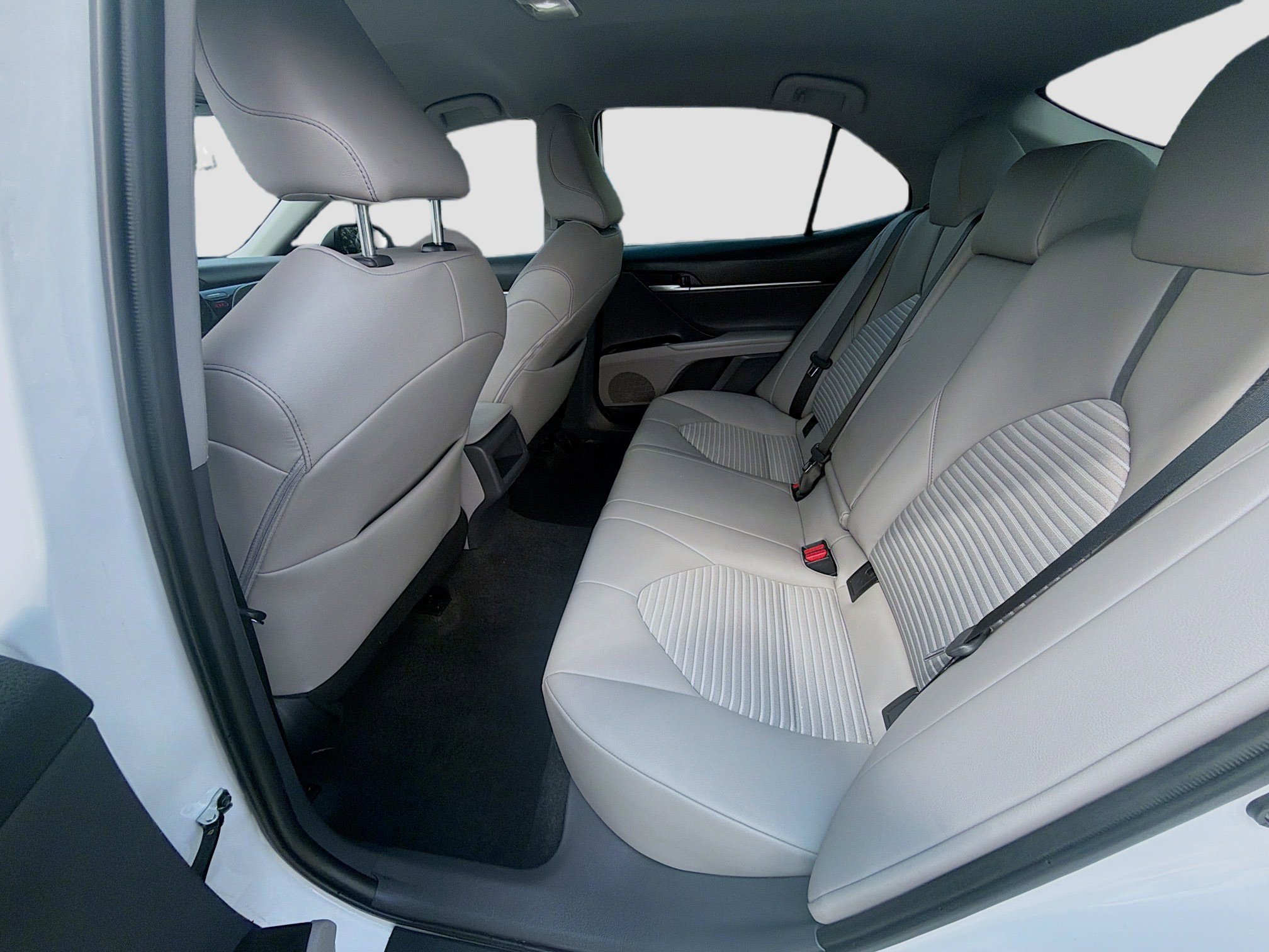 Used 2023 Toyota Camry SE w/ Convenience Package FWD image 23