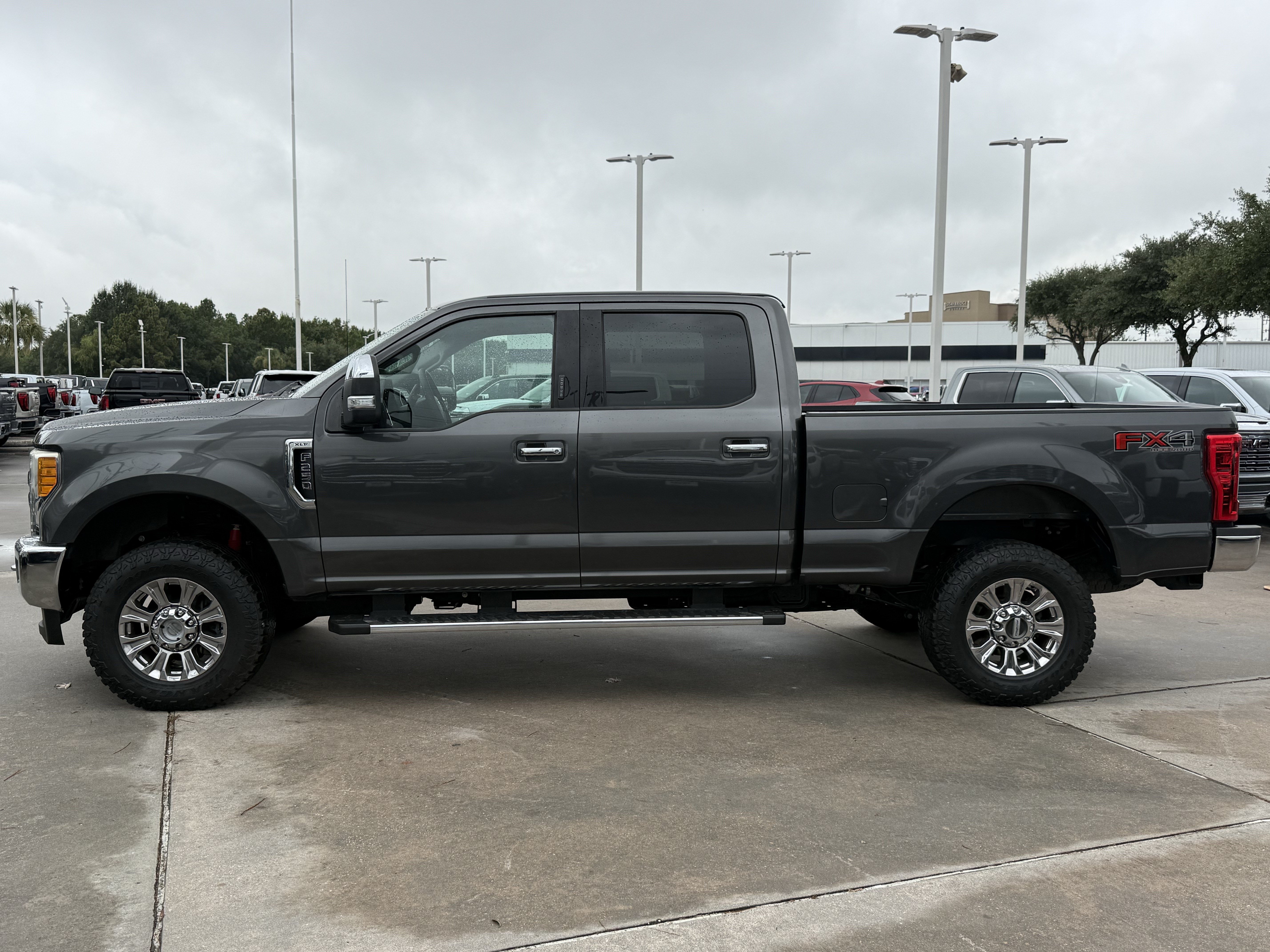 Used 2017 Ford F250 XLT w/ XLT Premium Package AWD/4WD image 8