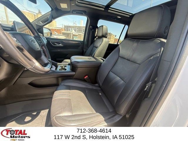 Used 2022 Chevrolet Suburban RST w/ Luxury Package AWD/4WD image 8