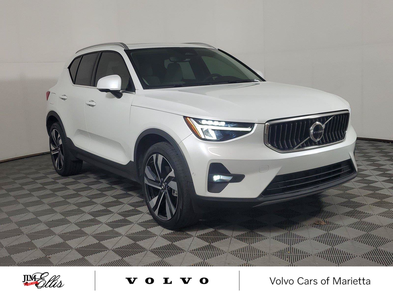 Used 2024 Volvo XC40 B5 Plus w/ Protection Package Premier