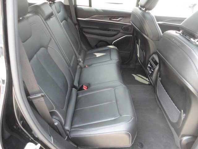 Used 2022 Jeep Grand Cherokee Limited AWD/4WD image 18