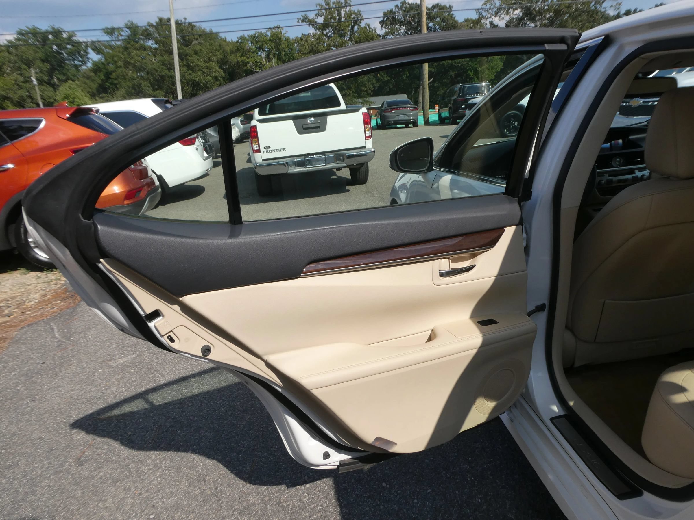 Used 2014 Lexus ES 350 w/ Luxury Package FWD image 31