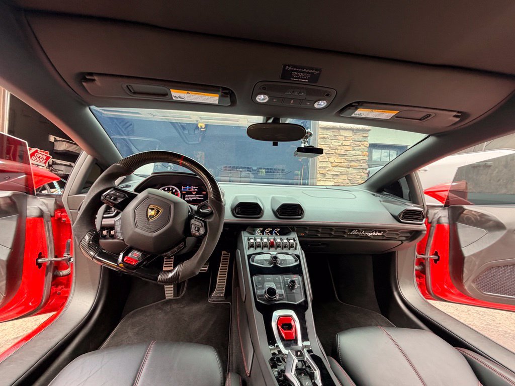 Used 2017 Lamborghini Huracan LP 610-4 AWD/4WD image 32