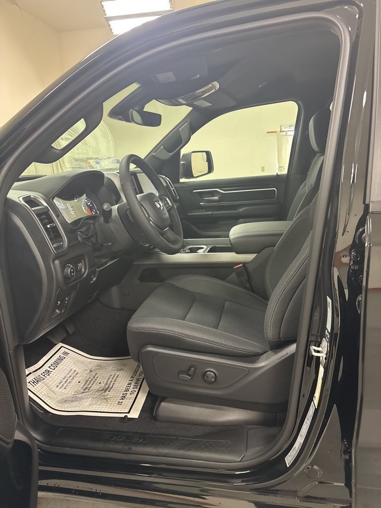 New 2026 RAM 1500 Big Horn w/ Night Edition AWD/4WD image 11