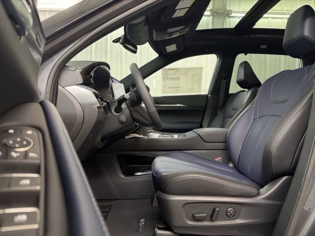 Certified 2026 INFINITI QX60 Sport w/ Dark Cargo Package AWD/4WD image 15