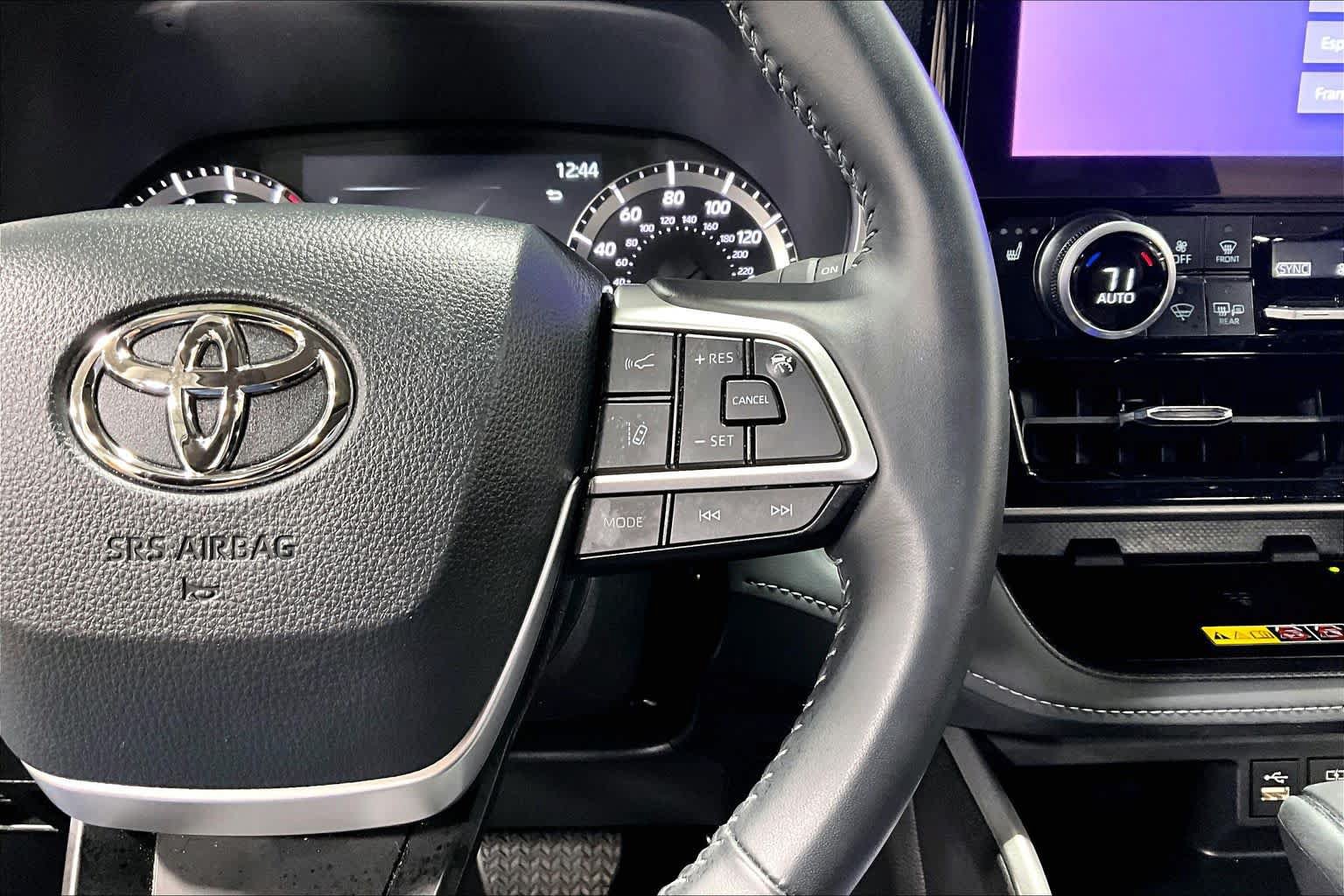Used 2026 Toyota Highlander XLE AWD/4WD image 25