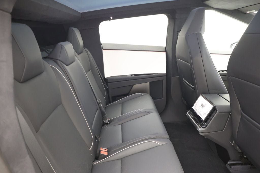 Used 2024 Tesla Cybertruck AWD Crew Cab image 27