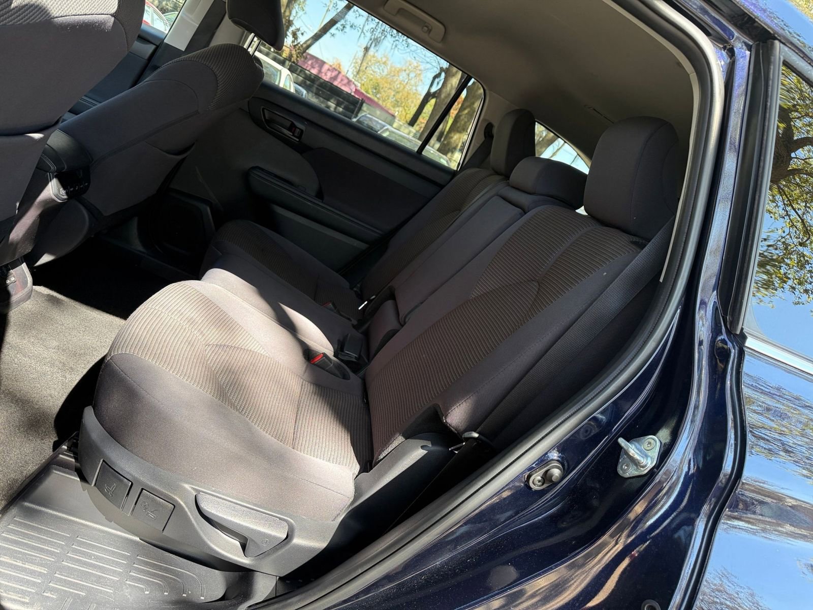 Used 2025 Toyota Highlander LE image 23