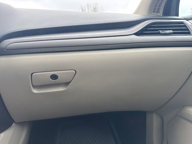 Used 2019 Ford Fusion SE image 27