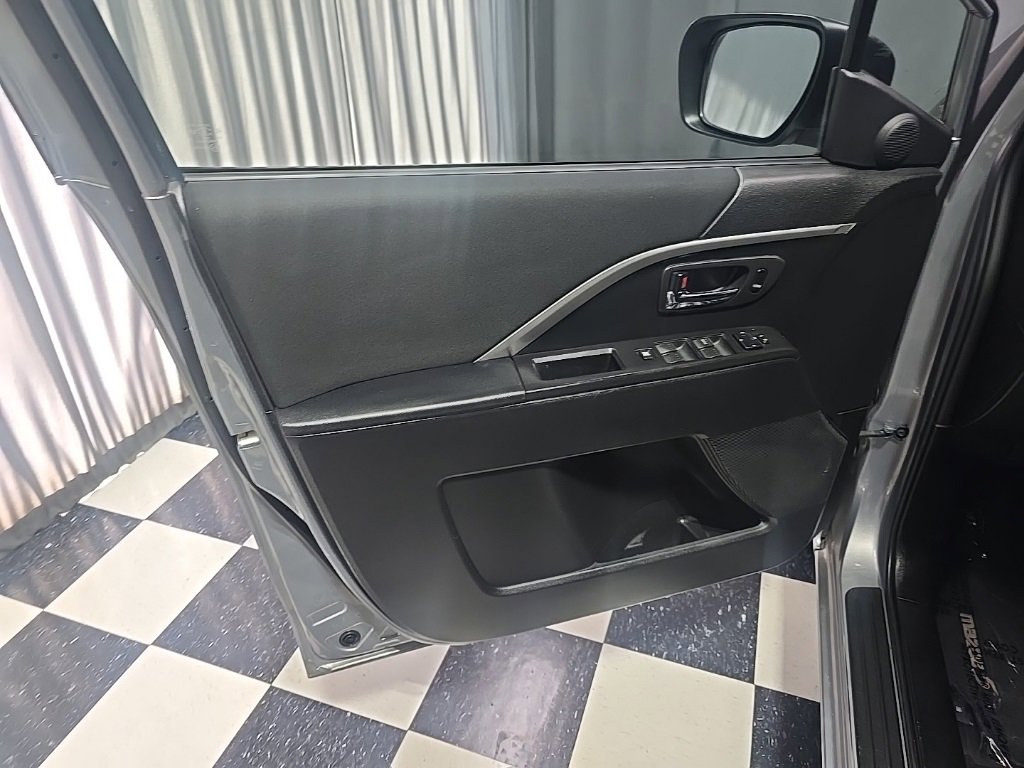 Used 2013 MAZDA MAZDA5 Sport image 15