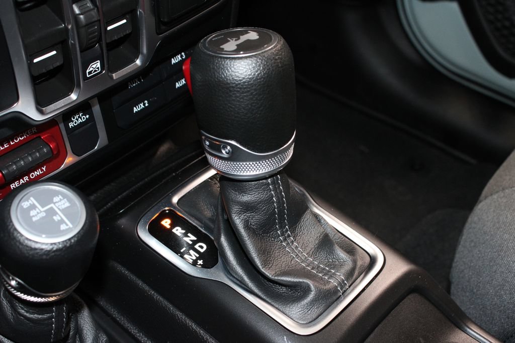 Used 2024 Jeep Wrangler Unlimited AWD/4WD image 34