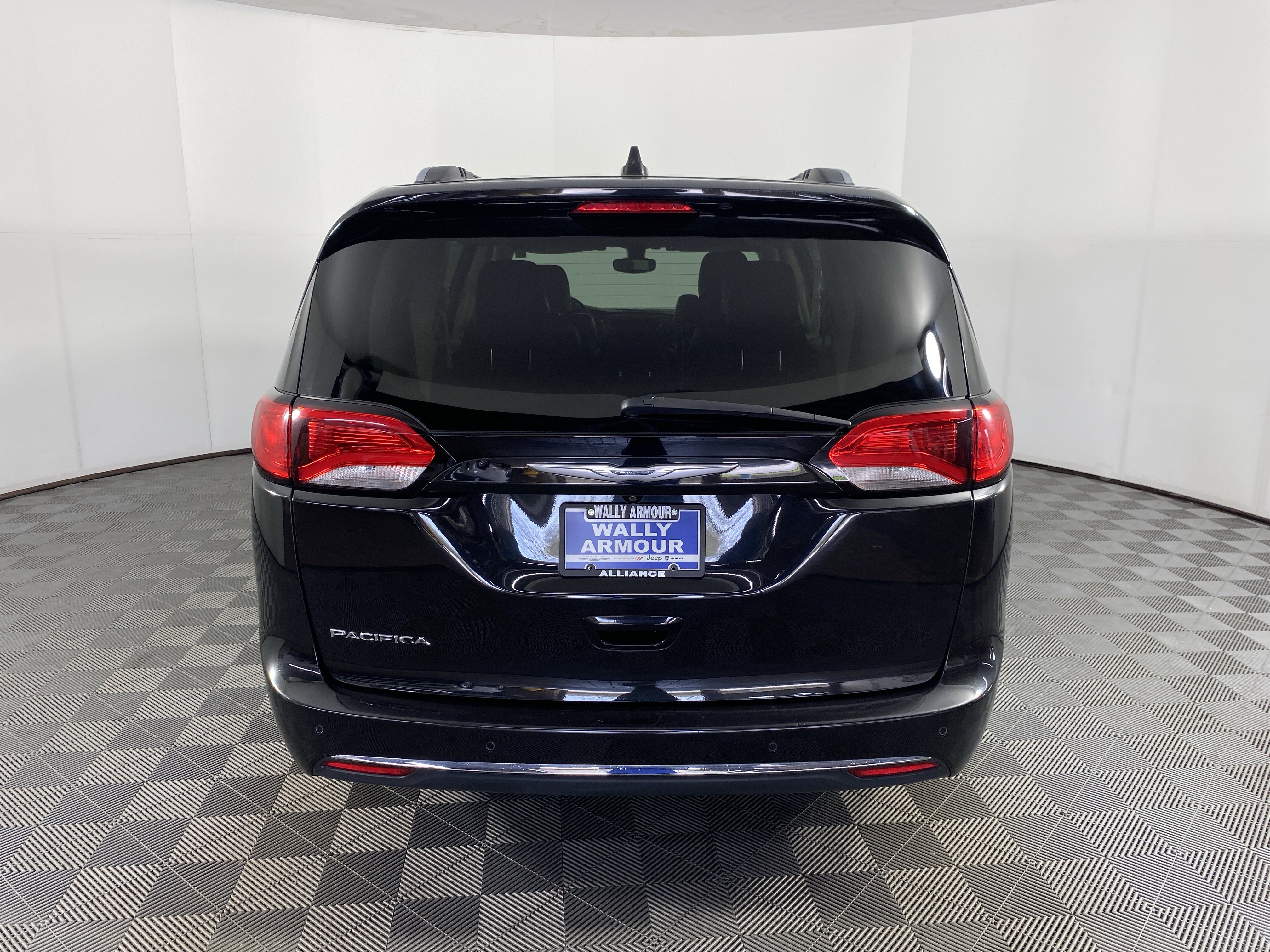 Used 2017 Chrysler Pacifica Touring-L Plus image 8
