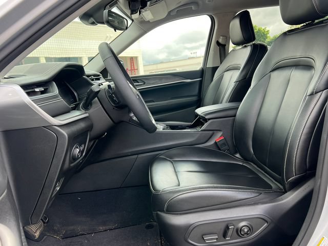 Used 2023 Jeep Grand Cherokee L Limited AWD/4WD image 3