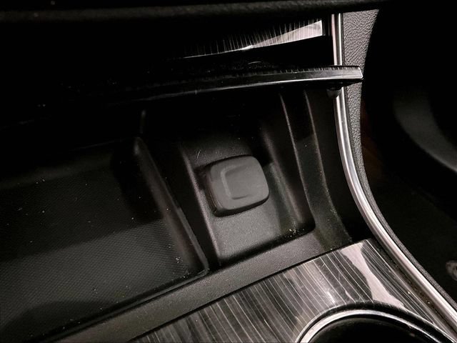 Used 2019 Chevrolet Impala LT FWD image 31