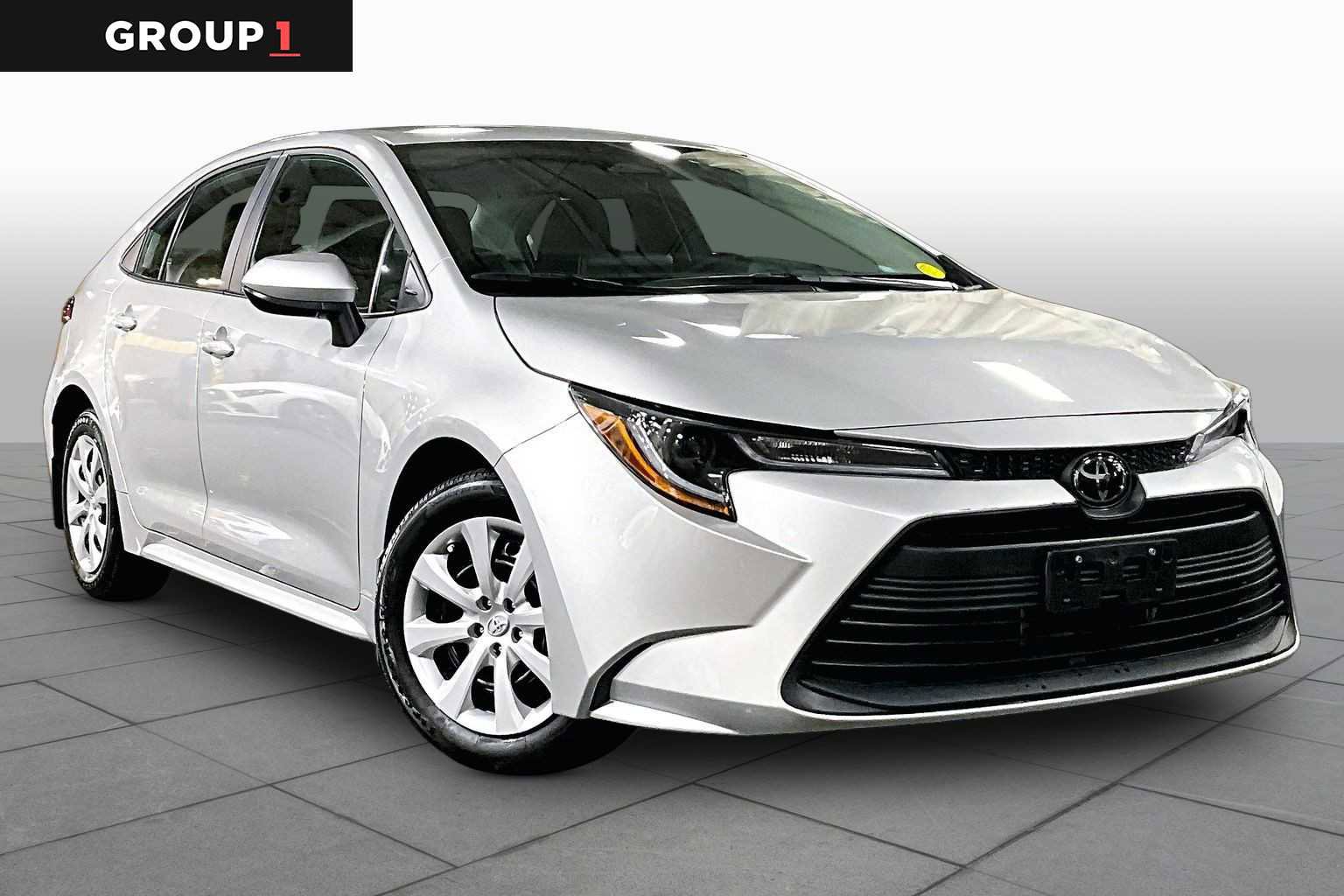 Certified 2025 Toyota Corolla LE FWD image 3