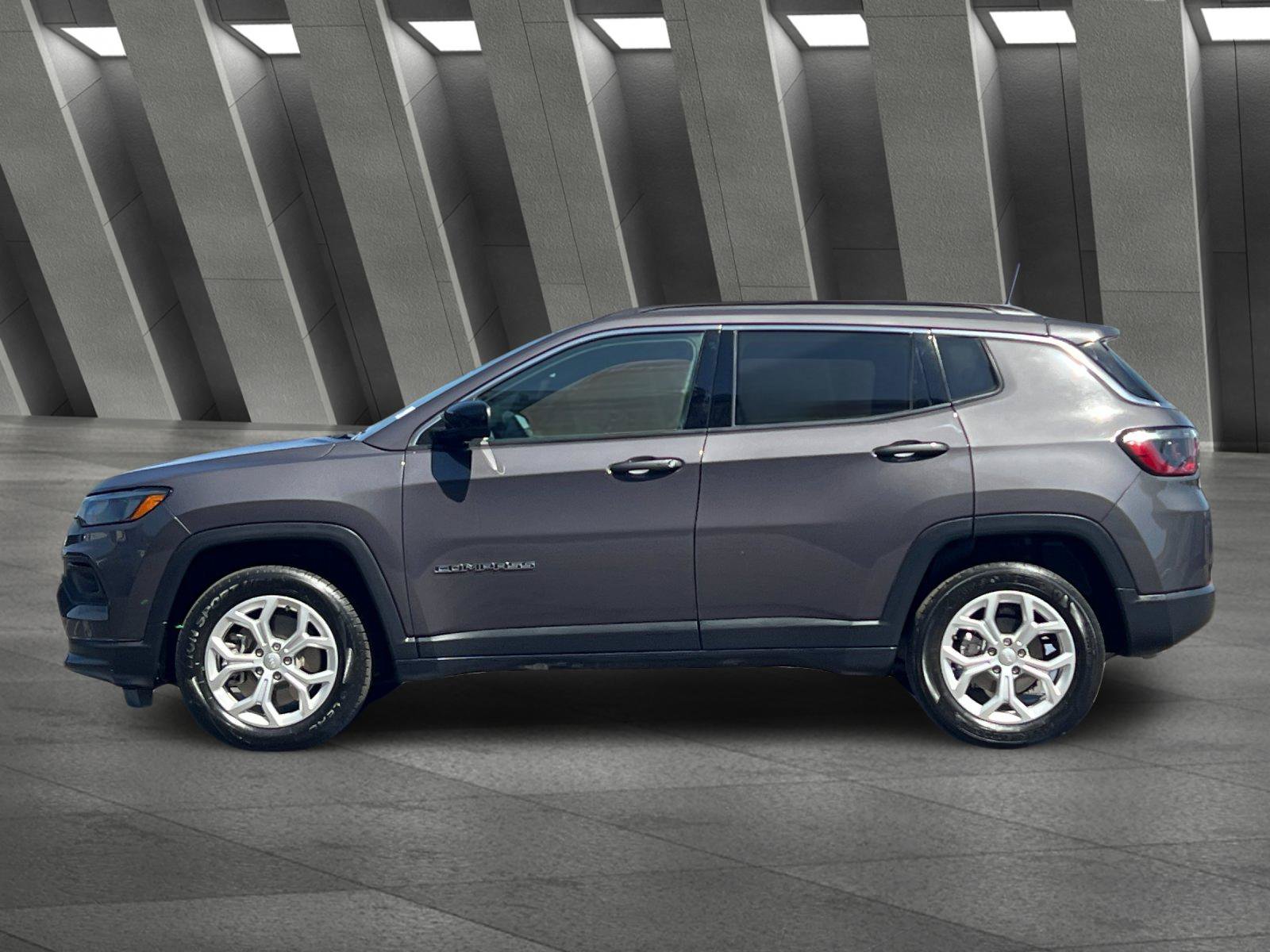 Used 2024 Jeep Compass Latitude AWD/4WD image 7