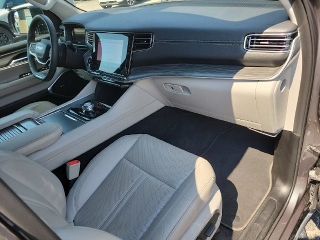 Used 2024 Jeep Wagoneer Series II w/ Flexible Seating Group RWD image 11