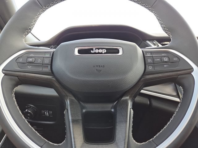 Used 2026 Jeep Grand Cherokee Limited AWD/4WD image 37