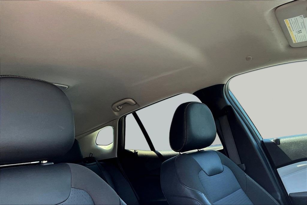 Used 2025 Chevrolet Trax LT FWD image 23