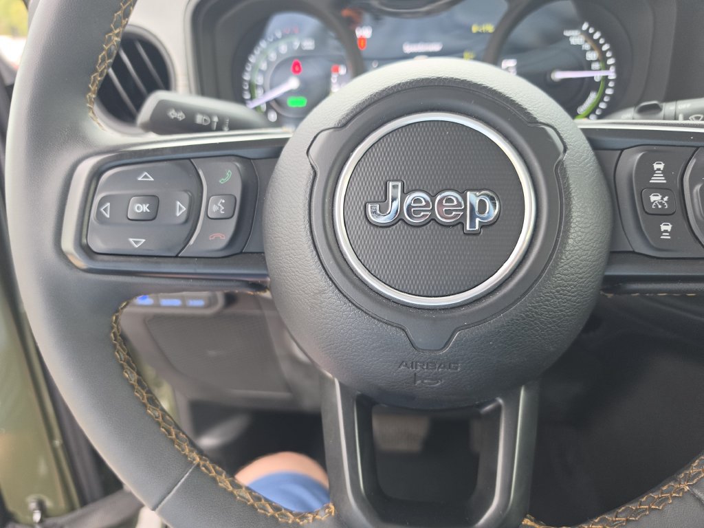 Used 2024 Jeep Wrangler Unlimited w/ Convenience Group AWD/4WD image 21