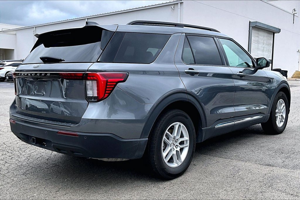 Used 2025 Ford Explorer Active RWD image 8