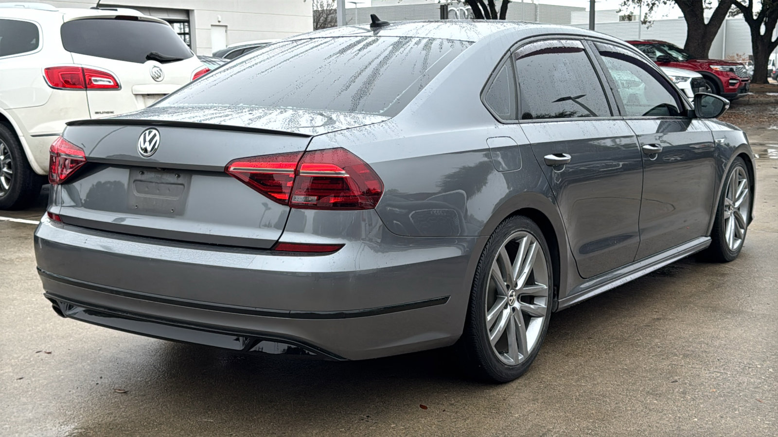 Used 2017 Volkswagen Passat 1.8T R-Line w/ R-Line Lighting Package image 7