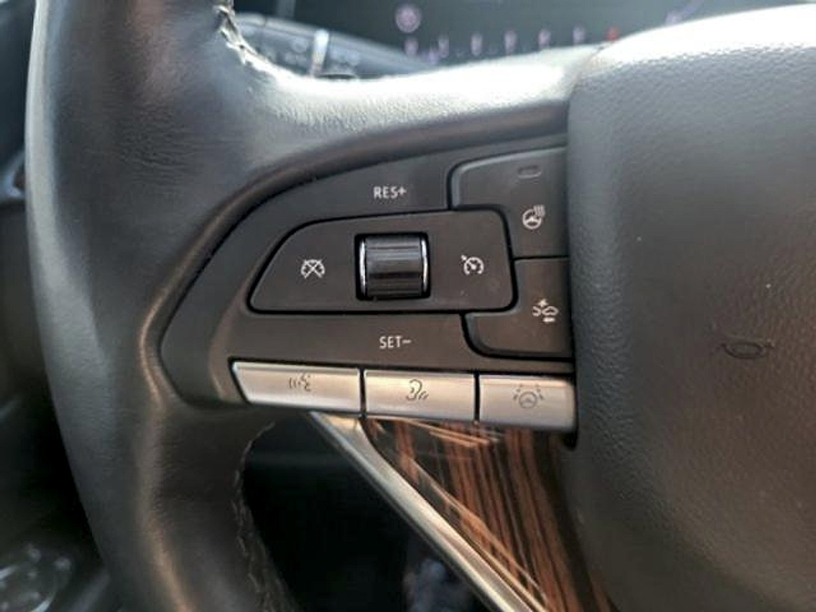 Used 2023 Cadillac Escalade ESV Premium Luxury w/ LPO, Floor Liner Package AWD/4WD image 24