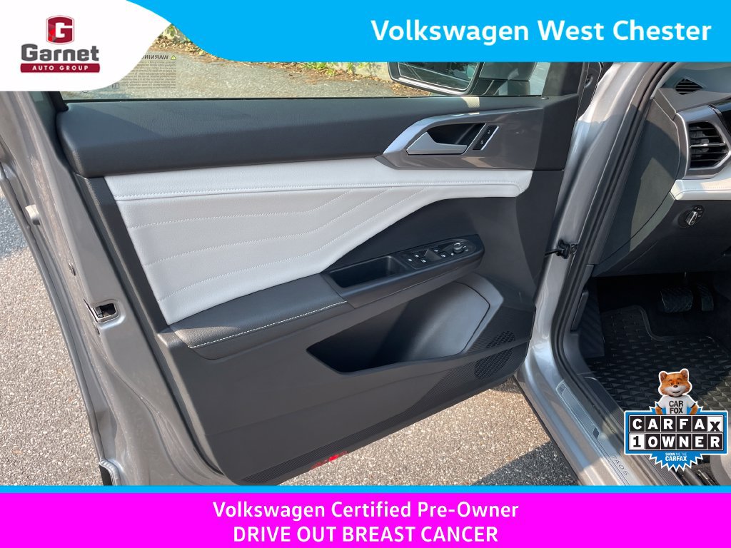 Certified 2025 Volkswagen Taos SEL AWD/4WD image 11