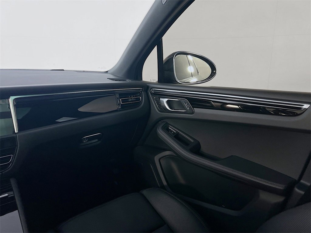 Certified 2023 Porsche Macan S image 26