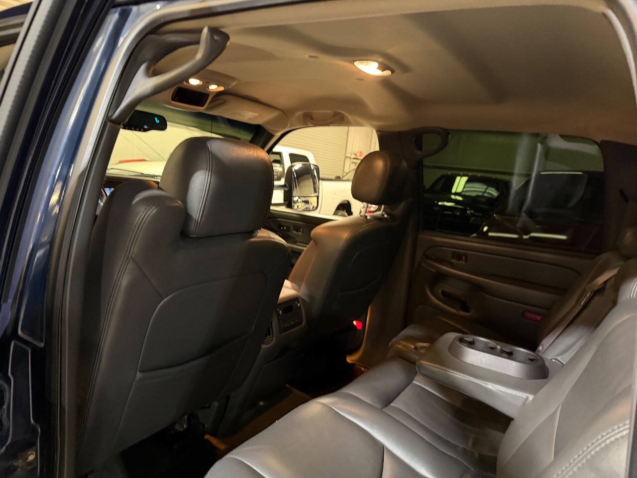 Used 2006 Chevrolet Silverado 2500 LT w/ Heavy-Duty Power Package AWD/4WD image 52