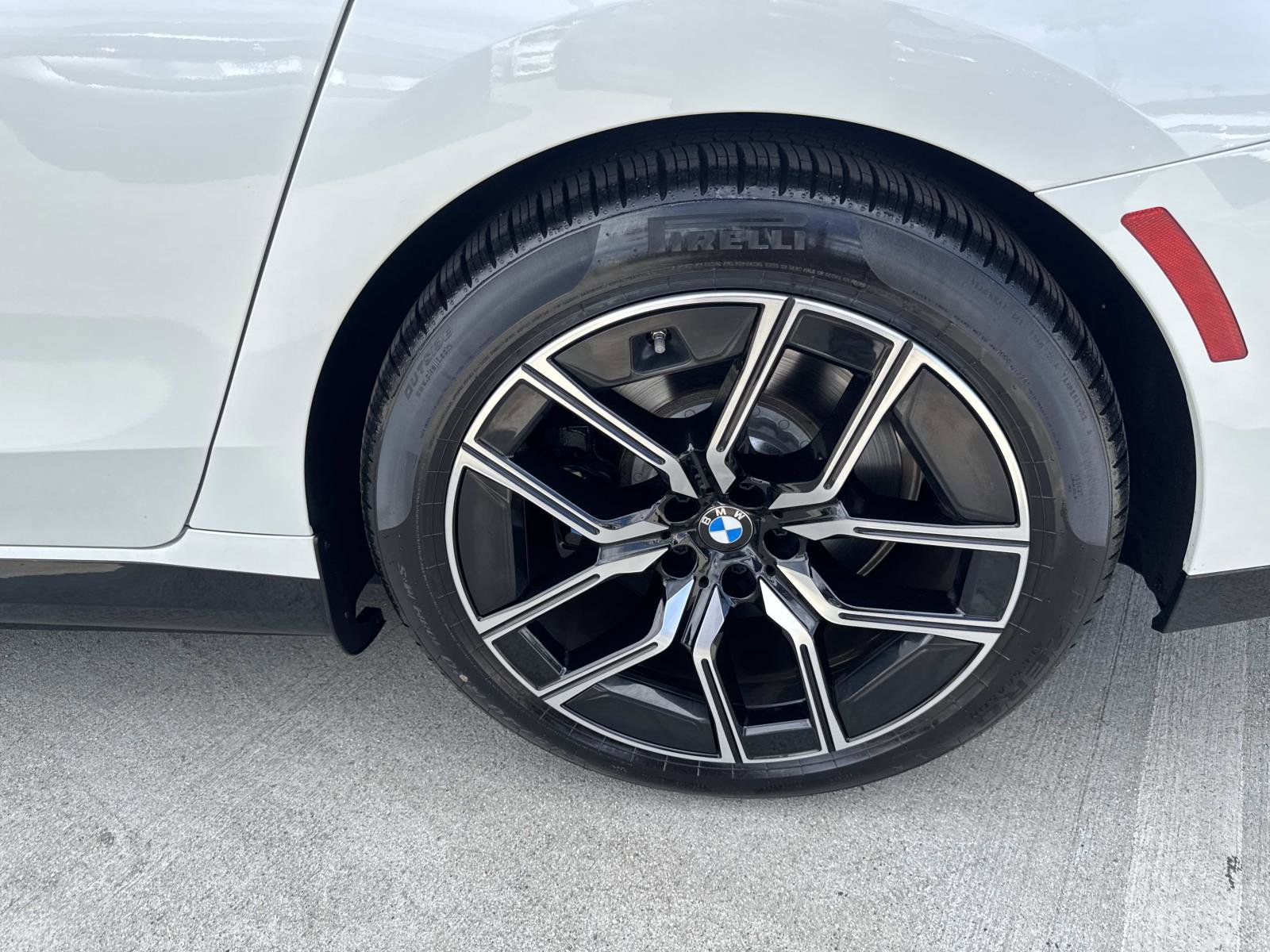 Used 2025 BMW i7 eDrive50 w/ M Sport Package image 6