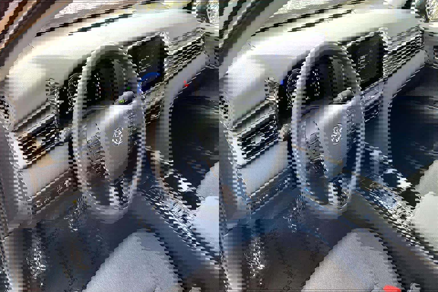 Used 2025 Toyota Camry LE image 16