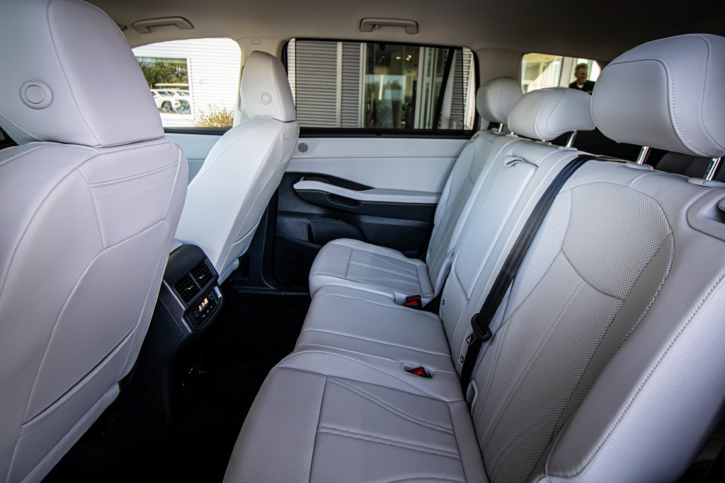 New 2027 Volkswagen Atlas SE FWD image 26