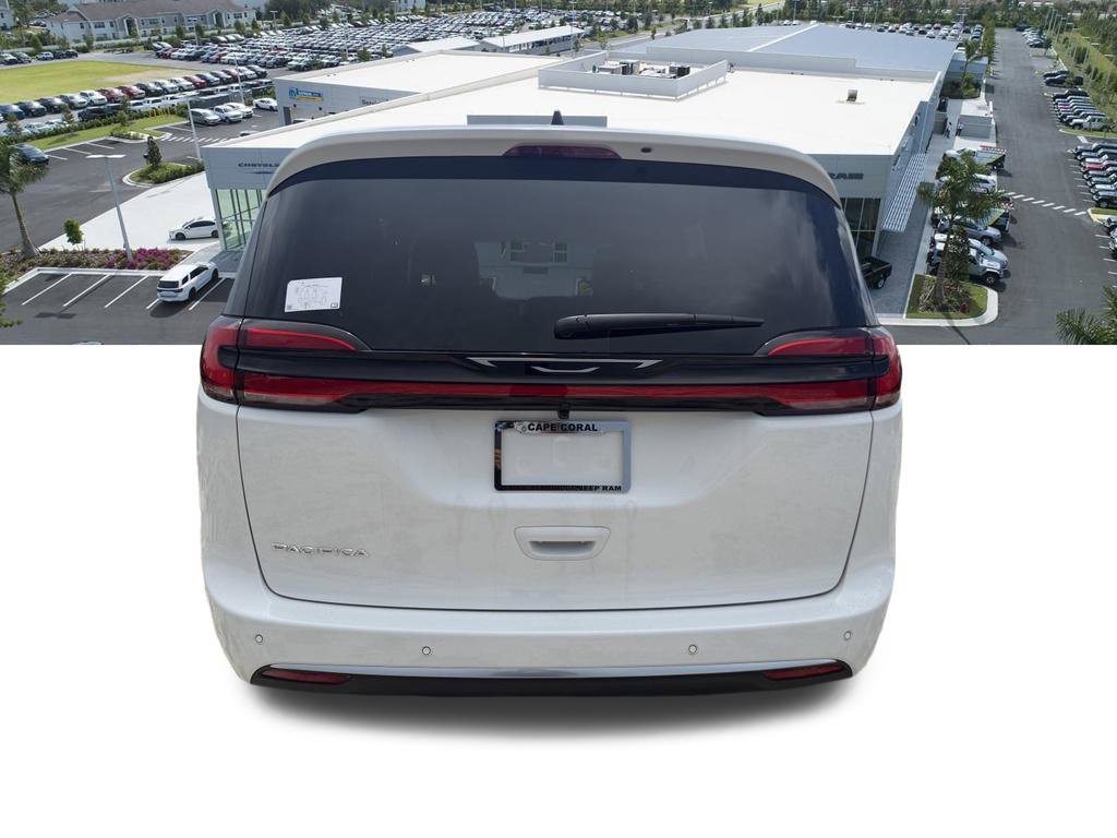 New 2027 Chrysler Pacifica Pinnacle w/ Theater Group FWD image 9