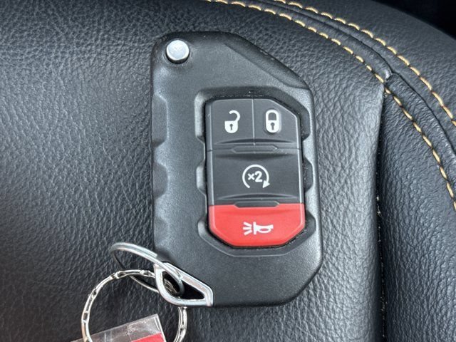 Used 2024 Jeep Wrangler Unlimited Sahara w/ Technology Group AWD/4WD image 24