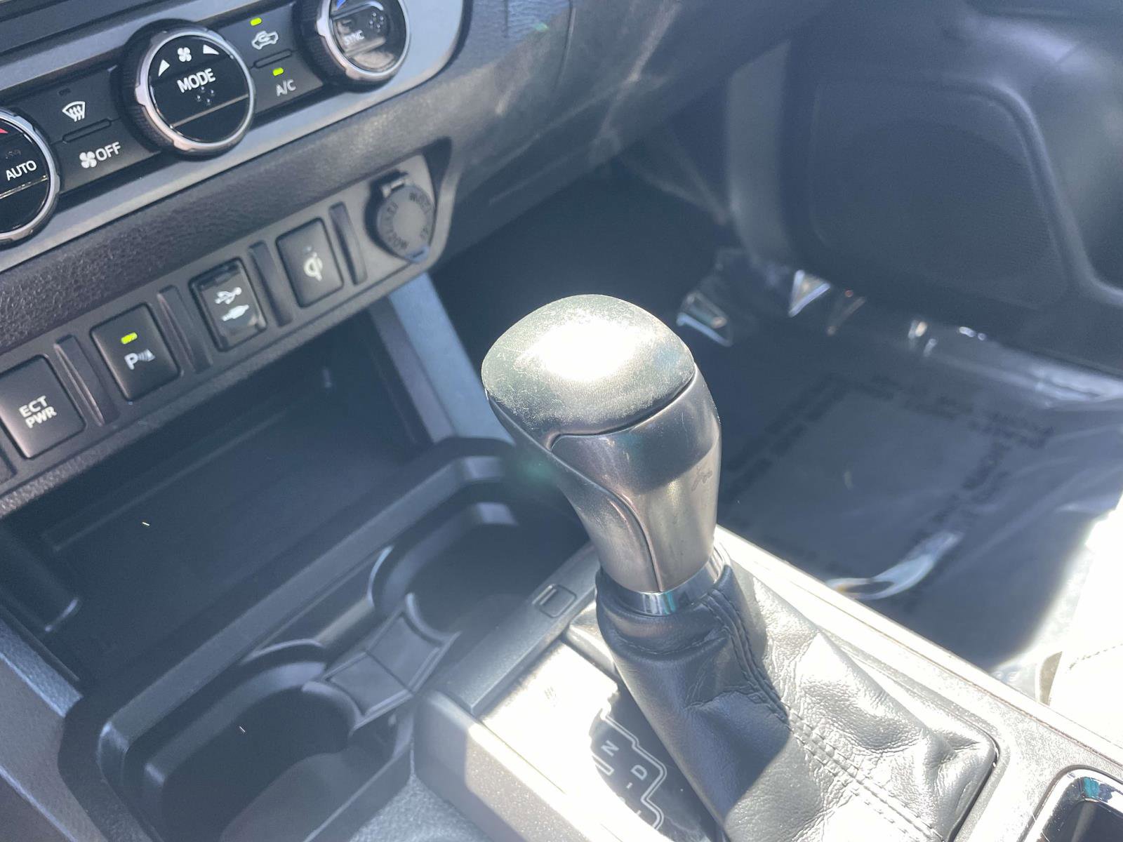 Used 2016 Toyota Tacoma TRD Sport w/ Premium & Technology Package RWD image 30