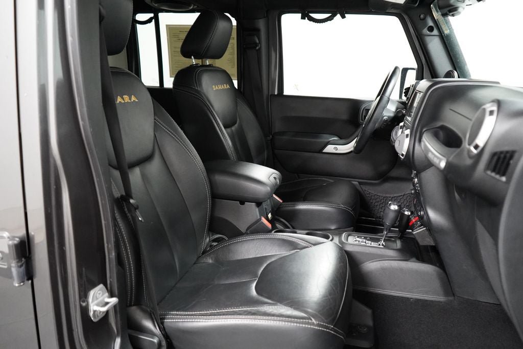 Used 2014 Jeep Wrangler Unlimited Sahara w/ Connectivity Group AWD/4WD image 19