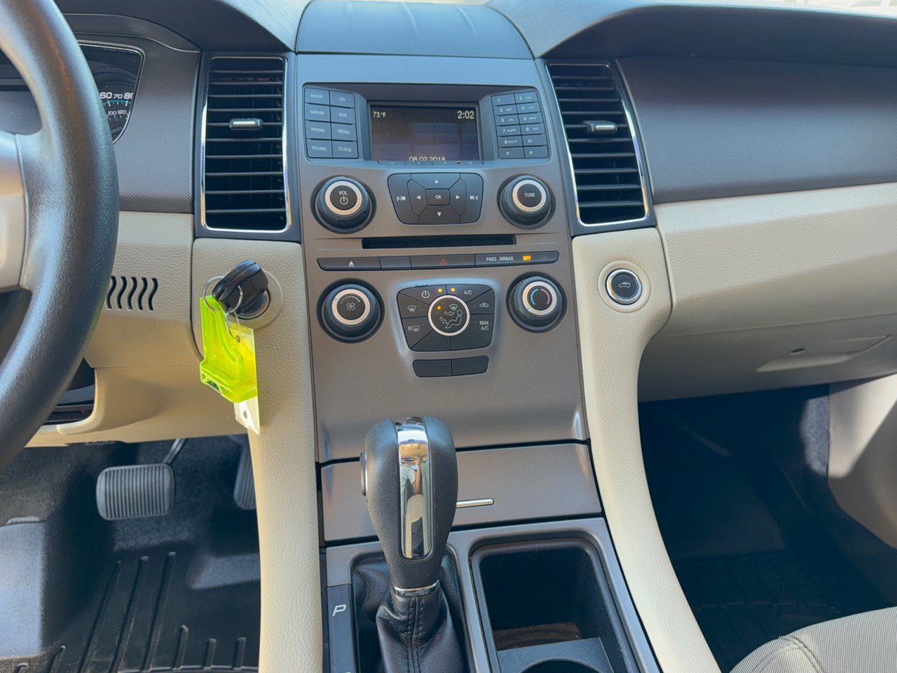 Used 2018 Ford Taurus SE FWD image 22
