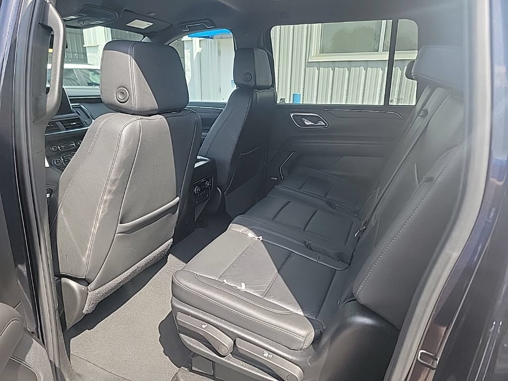 Used 2024 Chevrolet Suburban LT RWD image 10