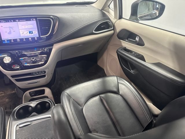Used 2023 Chrysler Pacifica Touring-L FWD image 22