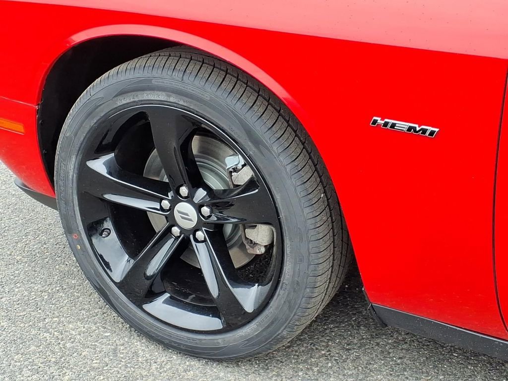 Used 2018 Dodge Challenger R/T RWD image 15